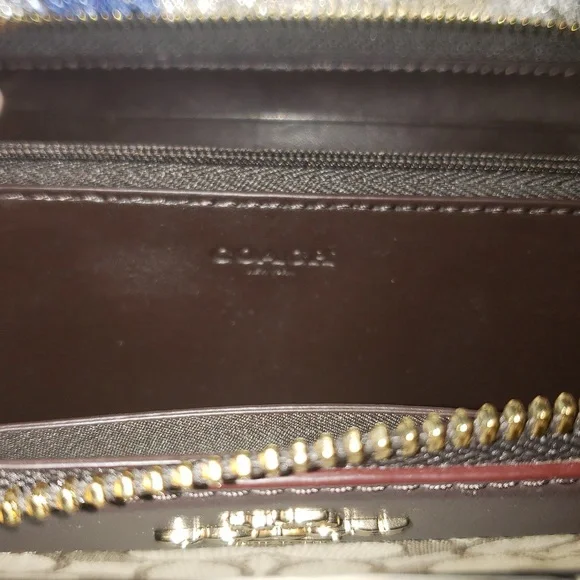 Coach Signature Longwallet NWT - Picture 6 of 8